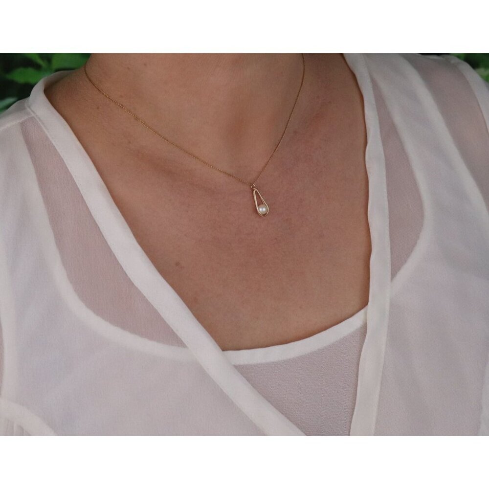 14k Yellow Gold Freshwater Pearl Necklace 15" Chain Petite Woman Teen Child - Picture 2 of 8